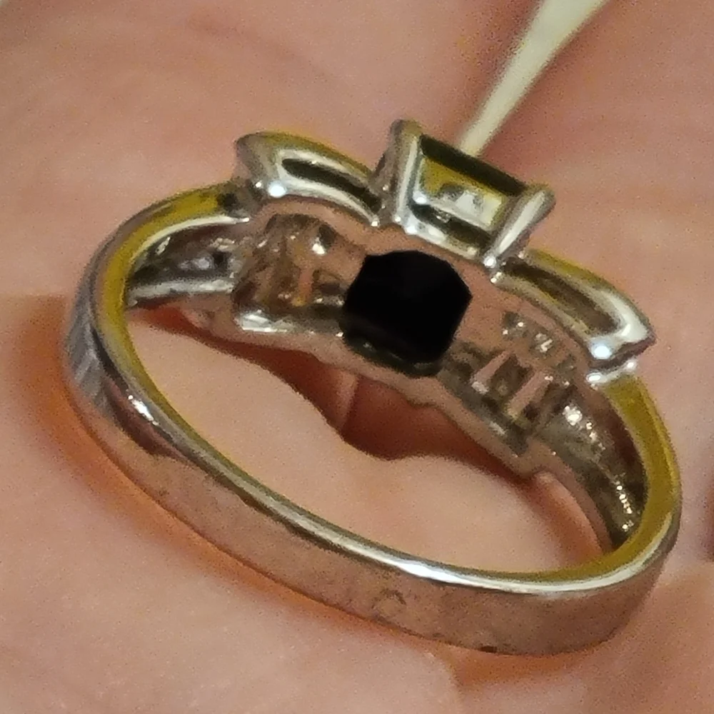 Size 9 black stone very pretty
